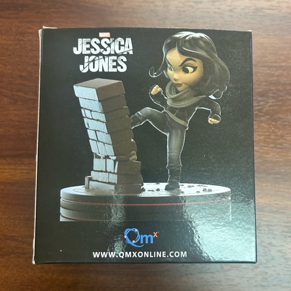 Jessica Jones Marvel Netflix Figurine Collectible Loot Crate Exclusive Q Fig - Picture 2 of 5